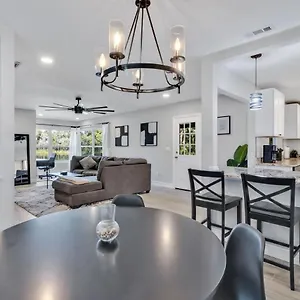  Holiday home Modern Front Casita Near Winter Park!